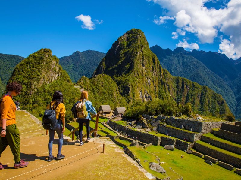 peru-machu-picchu-group-explorin